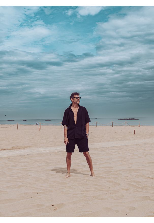 Pako Lorente - Bawełniana koszula męska w kolorze czarnym. Okazja: na co dzień. Kolor: czarny. Materiał: bawełna. Długość rękawa: krótki rękaw. Długość: krótkie. Sezon: lato. Styl: casual