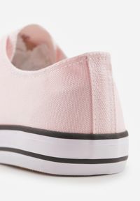 Renee - Różowe Trampki w Klasycznym Stylu z Niską Cholewką Doriabel. Okazja: na co dzień. Wysokość cholewki: przed kostkę. Kolor: różowy. Materiał: jeans. Szerokość cholewki: normalna. Styl: klasyczny #8