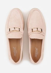 Renee - Różowe Mokasyny Ozdobione Metaliczną Klamrą Murielori. Nosek buta: okrągły. Zapięcie: klamry. Kolor: różowy. Materiał: zamsz, skóra. Wzór: aplikacja. Obcas: na obcasie. Wysokość obcasa: niski #4