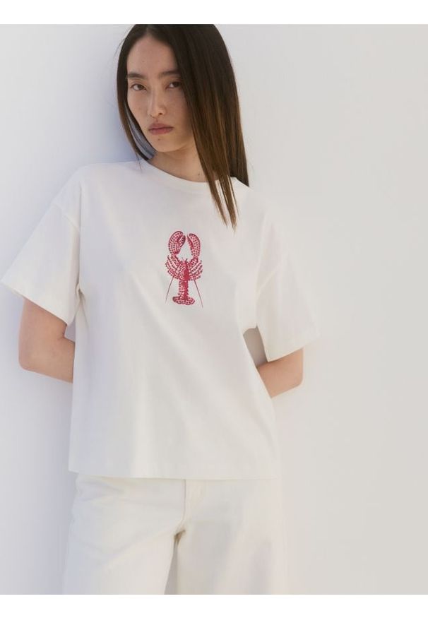 Reserved - Bawełniany t-shirt z nadrukiem - złamana biel. Materiał: bawełna. Wzór: nadruk