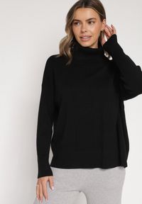 Born2be - Czarny Golf w Klasycznym Stylu Linagela. Typ kołnierza: golf. Kolor: czarny. Materiał: jeans. Styl: klasyczny #2