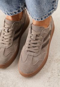 Renee - Beżowe Sneakersy Retro Tenisówki z Naturalnego Zamszu ze Skórzaną Wkładką Beralene. Kolor: beżowy. Materiał: zamsz, skóra #9