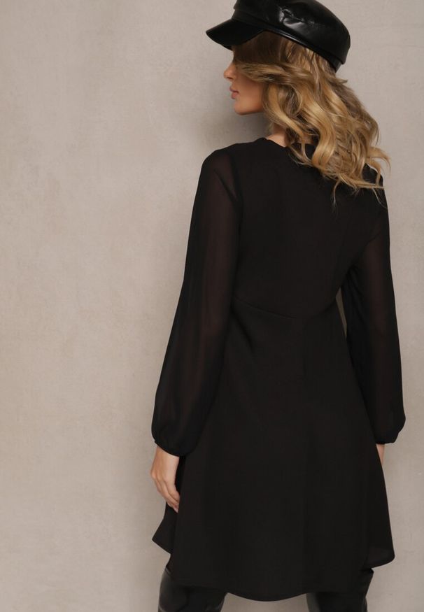Renee - Czarna Rozkloszowana Sukienka z Bufiastymi Rękawami z Siateczki Edanithe. Okazja: na co dzień. Kolor: czarny. Materiał: skóra. Typ sukienki: rozkloszowane. Styl: elegancki, wizytowy, casual