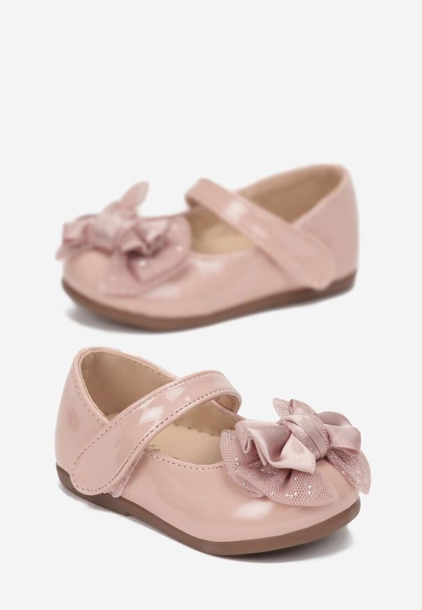 Renee - Różowe Balerinki Lakierowane z Ozdobną Kokardką Tetida. Okazja: na co dzień, na uczelnię. Zapięcie: rzepy. Kolor: różowy. Materiał: lakier. Wzór: koronka. Styl: casual