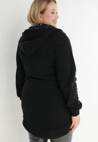 Born2be - Czarna Bluza Długa z Kapturem Rhodippe. Typ kołnierza: kaptur. Kolekcja: plus size. Kolor: czarny. Materiał: polar. Długość: długie #8