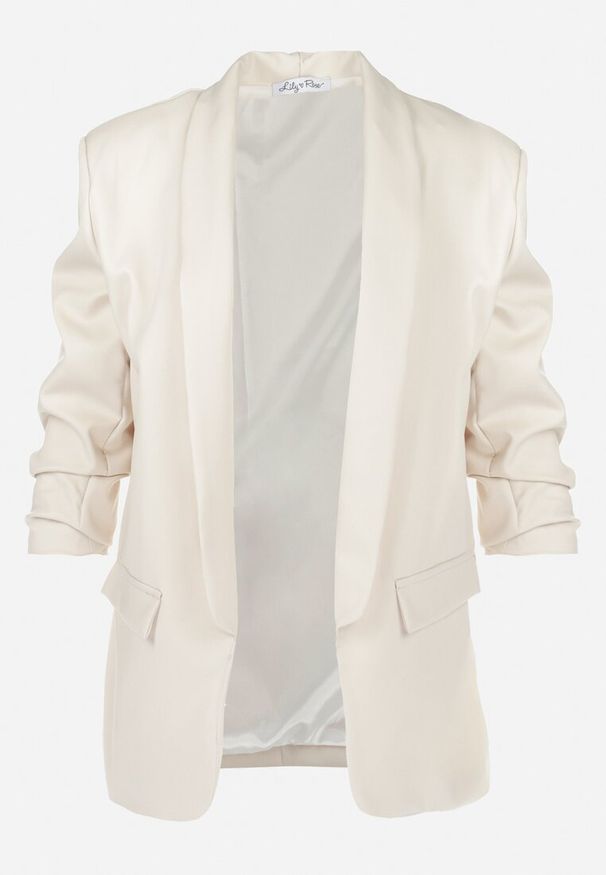 Born2be - Jasnobeżowa Marynarka Bez Zapięć z Ozdobnym Marszczeniem i Imitacją Kieszeni Phelotis. Okazja: na spotkanie biznesowe, do pracy, na co dzień. Kolor: beżowy. Materiał: jeans, tkanina. Wzór: aplikacja, gładki, jednolity. Styl: elegancki, casual, biznesowy