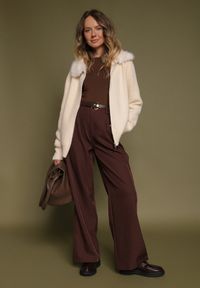 Born2be - Beżowy Kardigan z Wełną z Futrzanym Kołnierzem Zapinany na Suwak Sistte. Okazja: na co dzień. Kolor: beżowy. Materiał: wełna, futro. Długość rękawa: długi rękaw. Długość: długie. Styl: casual #5