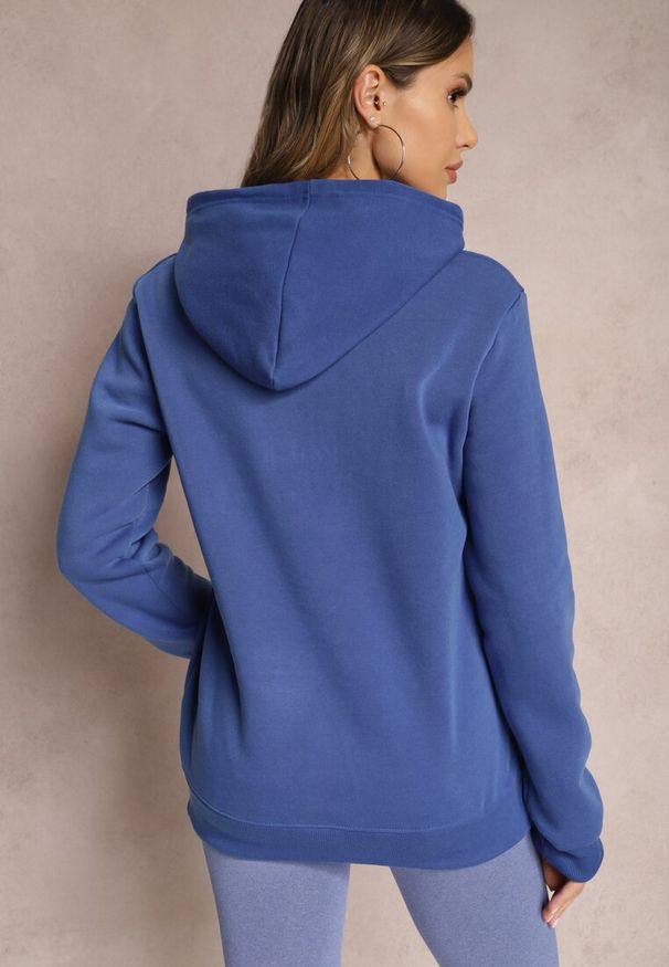 Renee - Niebieska Bluza Wykończona Polarem z Nadrukiem i Kapturem Nimba. Kolor: niebieski. Materiał: polar. Wzór: nadruk