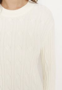 Born2be - Jasnobeżowy Sweter z Wiskozą i Ozdobnym Splotem Savria. Okazja: na co dzień. Kolor: beżowy. Materiał: wiskoza. Wzór: ze splotem. Styl: casual, klasyczny #5
