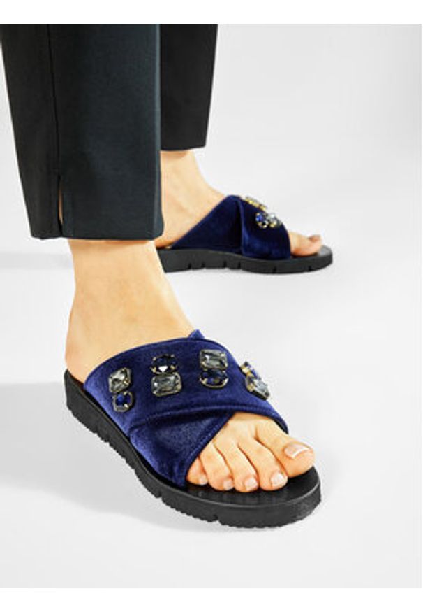 Gino Rossi Klapki Saylee DL046N-TWO-TK00-5700-P Granatowy. Kolor: niebieski. Materiał: materiał