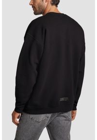 Guess - GUESS Czarna bluza męska Emis Cn, Rozmiar XXL. Kolor: czarny. Materiał: materiał, poliester, bawełna. Długość rękawa: długi rękaw. Długość: długie. Styl: klasyczny
