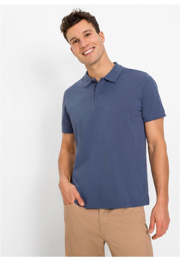 bonprix - Koszulka polo z czystej bawełny organicznej piqué. Typ kołnierza: polo. Kolor: niebieski. Materiał: bawełna. Długość rękawa: krótki rękaw. Długość: krótkie