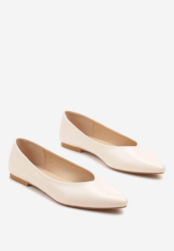 Renee - Beżowe Balerinki Vices Ozdobione Migdałowym Noskiem Neoranea. Okazja: na co dzień. Kolor: beżowy. Materiał: jeans. Wzór: aplikacja. Styl: casual, elegancki, klasyczny