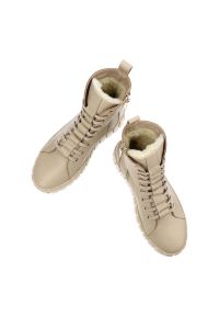 CheBello - Beżowe Botki Chebello Ocieplane Skórzane Buty Damskie. Okazja: na spacer, na co dzień. Kolor: beżowy. Materiał: skóra. Styl: casual, sportowy #7