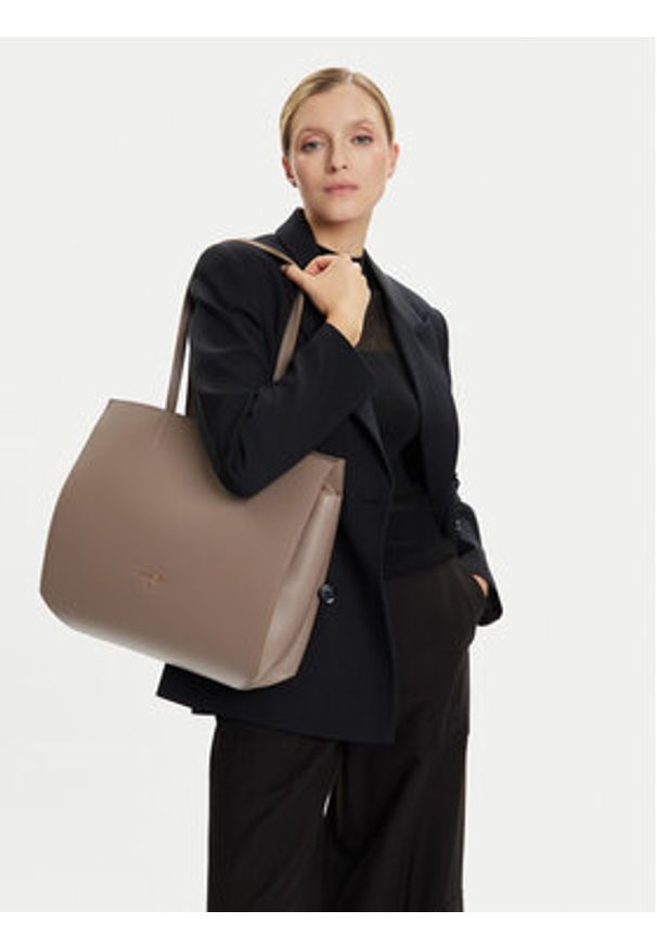 Patrizia Pepe Torebka 8B0235/L001-B744 Brązowy. Kolor: brązowy. Materiał: skórzane
