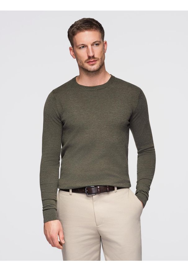 Ombre Clothing - Męski sweter klasyczny z wiskozą BASIC z okrągłym dekoltem – oliwkowy melanż V17 - Rozmiar: L. Okazja: na co dzień, na spotkanie biznesowe, do pracy. Kolor: oliwkowy. Materiał: wiskoza. Wzór: melanż. Styl: klasyczny
