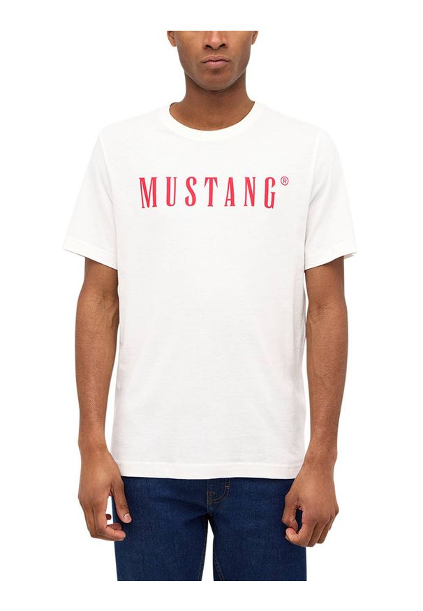 Mustang - Męski T-Shirt Koszulka MUSTANG Style Austin Cannoli Cream 1014695 2084. Okazja: na co dzień. Kolekcja: plus size. Materiał: jeans, bawełna. Wzór: aplikacja. Styl: elegancki, casual, klasyczny