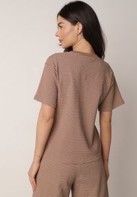 Born2be - Brązowy Klasyczny T-shirt z Bawełny o Prostym Kroju Phemeni. Okazja: na co dzień. Kolor: brązowy. Materiał: bawełna. Styl: klasyczny #2