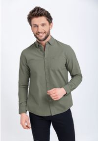 Volcano - Zielona, gładka koszula, Regular Fit, K-NESH. Okazja: na co dzień. Kolor: zielony. Materiał: jeans, materiał, bawełna. Wzór: gładki. Styl: klasyczny, wizytowy, casual, elegancki