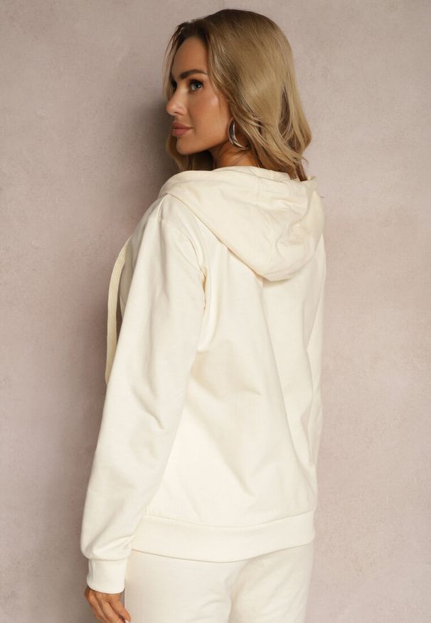 Renee - Jasnobeżowa Bluza Rhodothee. Kolor: beżowy. Materiał: dzianina, jeans. Długość rękawa: na ramiączkach. Długość: długie. Wzór: jednolity. Sezon: zima, jesień. Styl: sportowy