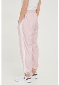 Under Armour spodnie treningowe damskie kolor różowy gładkie. Kolor: różowy. Materiał: tkanina, materiał. Wzór: gładki #3