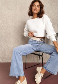 Renee - Biały Sweter Callomela. Kolor: biały. Materiał: jeans. Długość rękawa: długi rękaw. Długość: długie. Sezon: jesień, zima. Styl: klasyczny #4