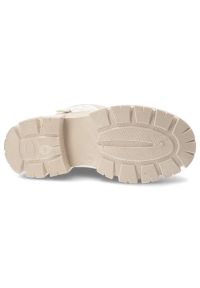 Beżowe Śniegowce Filippo Ocieplane Buty Damskie. Okazja: na spacer. Zapięcie: zamek. Kolor: beżowy. Materiał: materiał. Wzór: napisy. Sezon: zima #6