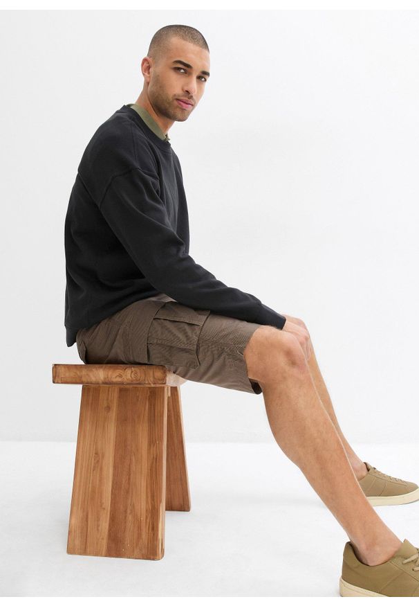 bonprix - Bermudy bojówki z czystej bawełny, Relaxed Fit. Kolor: zielony. Materiał: bawełna