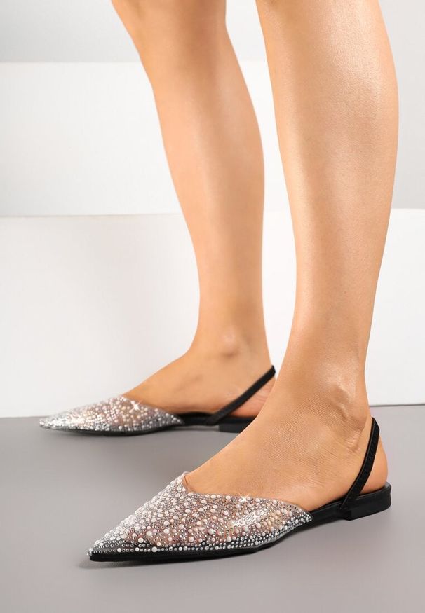 Renee - Czarne Sandały z Przezroczystą Cholewką Ozdobione Cyrkoniami Silevea. Okazja: na co dzień. Nosek buta: szpiczasty. Kolor: czarny. Materiał: jeans. Wzór: aplikacja. Obcas: na obcasie. Styl: casual, elegancki. Wysokość obcasa: niski