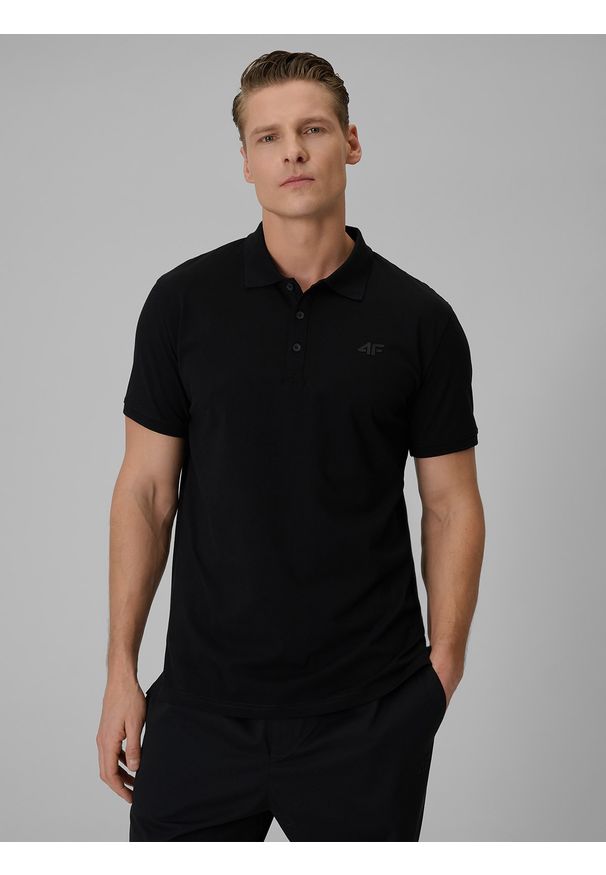 4f - 4F Koszulka polo regular męska - czarna XXL. Okazja: na spacer, na co dzień, do pracy. Typ kołnierza: polo. Kolor: czarny. Materiał: dzianina, bawełna, materiał. Styl: casual, klasyczny