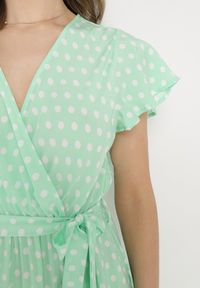 Born2be - Zielona Rozkloszowana Sukienka Maxi z Gumką w Pasie i Wzorem w Kropki Elanoria. Kolor: zielony. Materiał: materiał. Wzór: kropki. Typ sukienki: plisowane. Styl: klasyczny. Długość: maxi #2