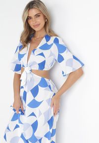 Born2be - Niebieska Rozkloszowana Sukienka Maxi z Kopertowym Dekoltem z Ozdobnym Wiązaniem Hanie. Okazja: na co dzień. Kolor: niebieski. Typ sukienki: kopertowe. Styl: casual. Długość: maxi #3