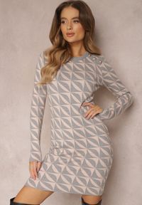 Renee - Jasnoróżowa Sukienka Dzianinowa w Geometryczny Wzór Chlaria. Kolor: różowy. Materiał: dzianina. Wzór: geometria. Typ sukienki: dopasowane. Styl: elegancki. Długość: mini #3