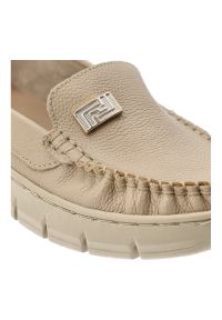 Mokasyny damskie Armodo, cholewka ze skóry naturalnej gładkiej klasyczna wsuwana konstrukcja z delikatnym przeszyciem, beżowe, 10167. Kolor: beżowy. Materiał: skóra. Szerokość cholewki: normalna. Wzór: gładki. Styl: klasyczny #2