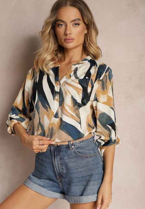 Renee - Beżowo-Żółta Bluzka z Guzikami Przy Dekolcie i Abstrakcyjnym Wzorem Ysabell. Okazja: na co dzień. Kolekcja: plus size. Kolor: beżowy. Styl: casual