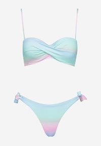 Renee - Jasnoniebieskie Bikini Majtki Typu Figi i Biustonosz z Marszczeniem w Geometryczny Wzór Kinnira. Kolor: niebieski. Wzór: geometria