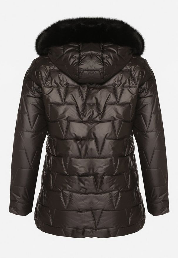Born2be - Czarna Pikowana Kurtka z Kapturem z Futerkiem Azilma. Okazja: na spacer, na co dzień. Typ kołnierza: kaptur. Kolekcja: plus size. Kolor: czarny. Materiał: futro. Wzór: aplikacja. Styl: casual, klasyczny