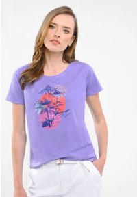 Volcano - T-shirt z nadrukiem T-KIRI. Kolor: fioletowy. Materiał: materiał, bawełna, włókno, elastan. Długość rękawa: krótki rękaw. Długość: krótkie. Wzór: nadruk. Styl: klasyczny #1