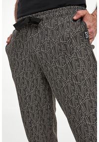 EA7 Emporio Armani - Spodnie dresowe męskie EA7 EMPORIO ARMANI. Materiał: dresówka