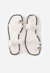 Renee - Białe Sandały Typu Japonki Ozdobione Metaliczną Aplikacją Grynyra. Kolor: biały. Wzór: aplikacja. Sezon: lato #9