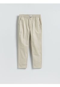 Reserved - Spodnie jogger slim - złamana biel. Materiał: tkanina, bawełna