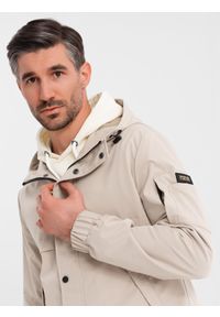 Ombre Clothing - Funkcjonalna męska kurtka przejściowa z kapturem – beżowa V3 - Rozmiar: M. Okazja: na co dzień. Typ kołnierza: kaptur. Kolor: beżowy. Materiał: tkanina, poliester, materiał. Wzór: gładki. Styl: casual #4