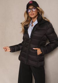Renee - Czarna Kurtka z Odpinanym Kapturem Ozdobiona Pikowaniem Laosias. Okazja: na co dzień. Kolor: czarny. Materiał: jeans. Wzór: aplikacja. Styl: casual #5