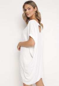 Born2be - Biała Mini Sukienka z Krótkim Rękawem o Fasonie Nietoperza Kharson. Kolor: biały. Długość rękawa: krótki rękaw. Styl: boho. Długość: mini #5