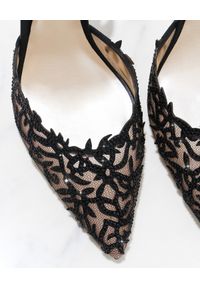 RENE CAOVILLA - Czarne sandały na szpilce Guendy. Zapięcie: pasek. Kolor: czarny. Materiał: zamsz. Wzór: ażurowy. Obcas: na szpilce. Wysokość obcasa: średni #10
