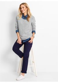 bonprix - Spodnie twillowe z elastycznego materiału z bawełną. Kolor: niebieski. Materiał: bawełna, materiał. Wzór: prążki #3