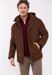 Volcano - Ciepła kurtka J‑MASK. Okazja: na co dzień. Typ kołnierza: kaptur. Kolor: brązowy. Materiał: poliester, guma, materiał, włókno, syntetyk, puch. Wzór: napisy, aplikacja. Sezon: zima. Styl: klasyczny, casual #1