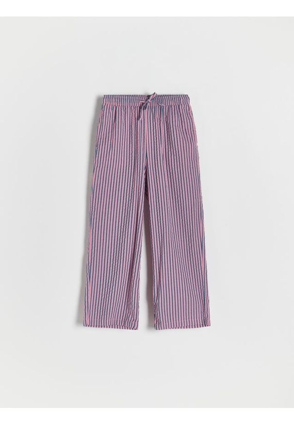 Reserved - Szerokie spodnie w paski - różowy. Kolor: różowy. Materiał: bawełna. Wzór: paski