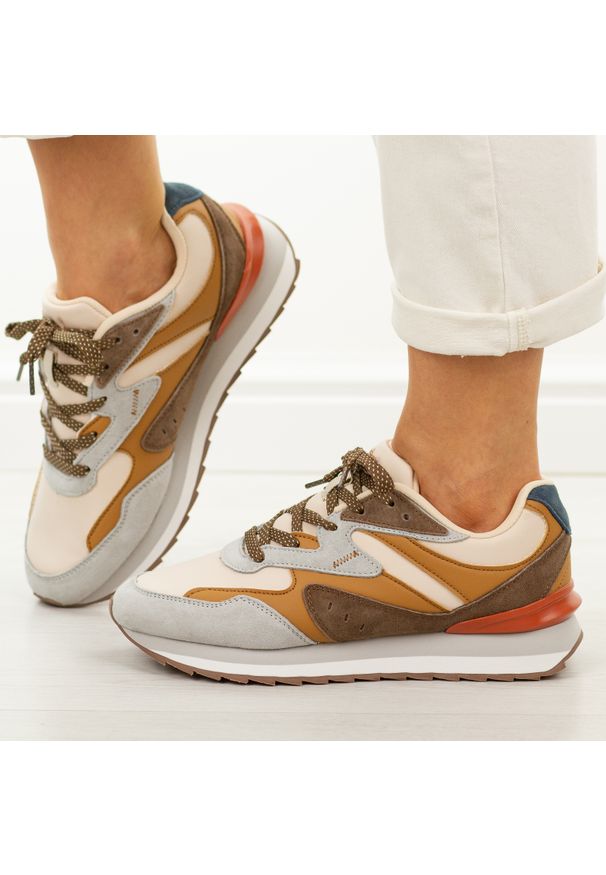 Brązowe sneakersy damskie McArthur Ma253w. Okazja: na co dzień. Nosek buta: okrągły. Zapięcie: sznurówki. Kolor: brązowy. Materiał: skóra, zamsz, tkanina. Sezon: wiosna, lato, jesień