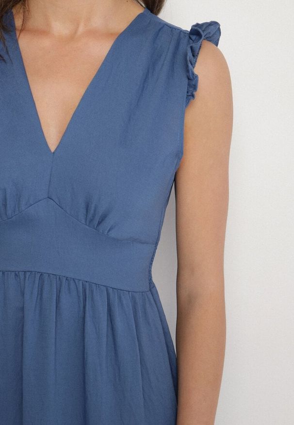 Born2be - Niebieska Wiskozowa Sukienka z Falbankami Sadoline. Okazja: na co dzień. Typ kołnierza: kołnierz z falbankami. Kolor: niebieski. Materiał: wiskoza. Styl: casual, boho